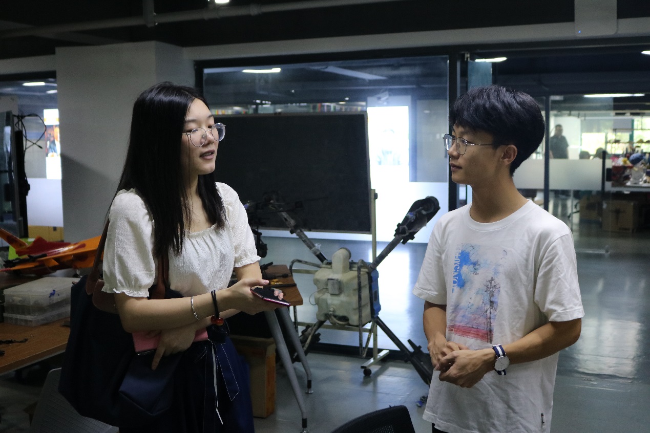 台州日报记者来我校大学生创业园专题采访