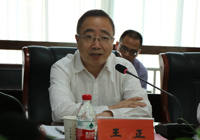 馆各方面发展;与会委员围绕当前图书情报工作焦点热点问题和对未来