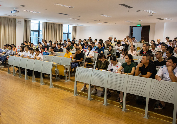 艺术与设计学院召开2019级新生家长见面会